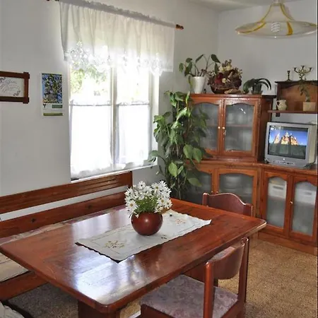 Ground Floor * سريسر